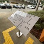 Acessibilidade com Piso Tátil e Braille